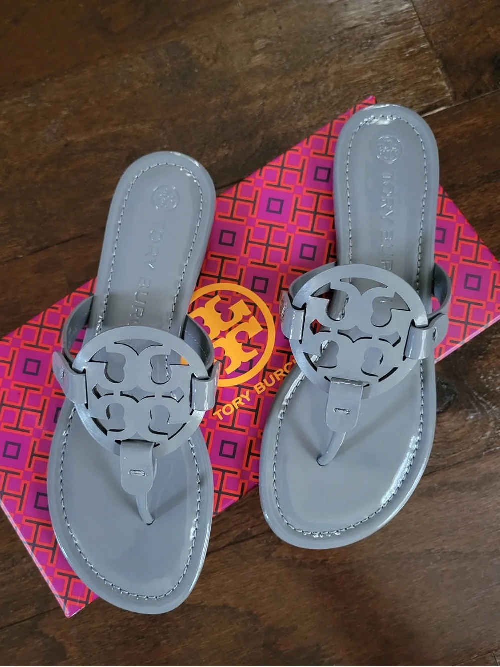 Tory Burch Miller Patent Leather Sandal-Grey-7.5-Brand new - Picture 6 of 11